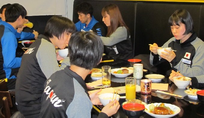 和食で支える卓球ニッポン　　ドイツ・オープンで活躍の写真