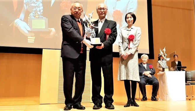 FAO前事務局長と中村丁次氏に大賞　　食の新潟国際賞、食の課題解決に貢献の写真