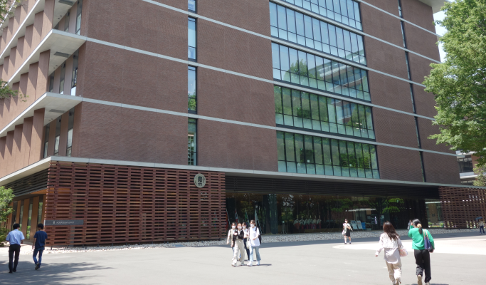 研究棟と国際センターを公開　　東京農大、創立者榎本武揚の展示もの写真