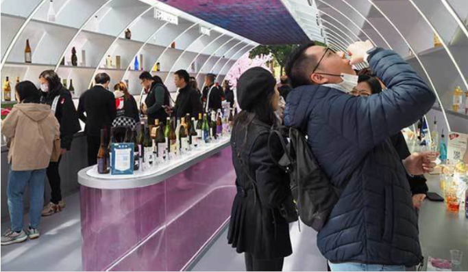 上海で日本産酒類の試飲会　　ジェトロ、EC業者ら100種提供　　NNAの写真