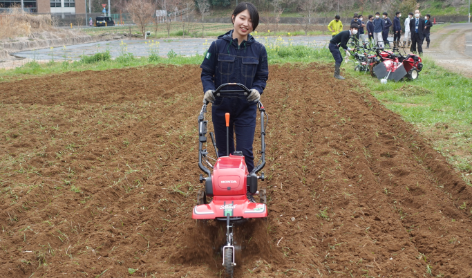 農業女子向けつなぎ発売へ　　東京農大 「アグリデニム」公開の写真